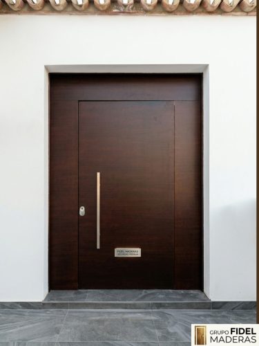 PUERTA ENTRADA j